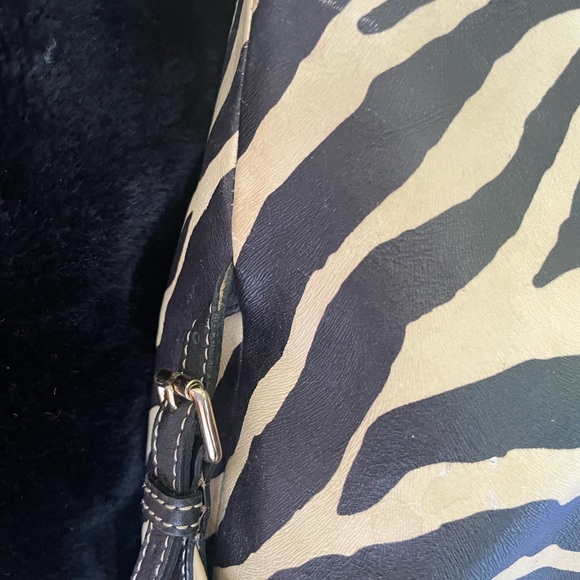 Dooney & Bourke large shoulder bag! Black & white hold metal accents red inside. - Picture 6 of 9